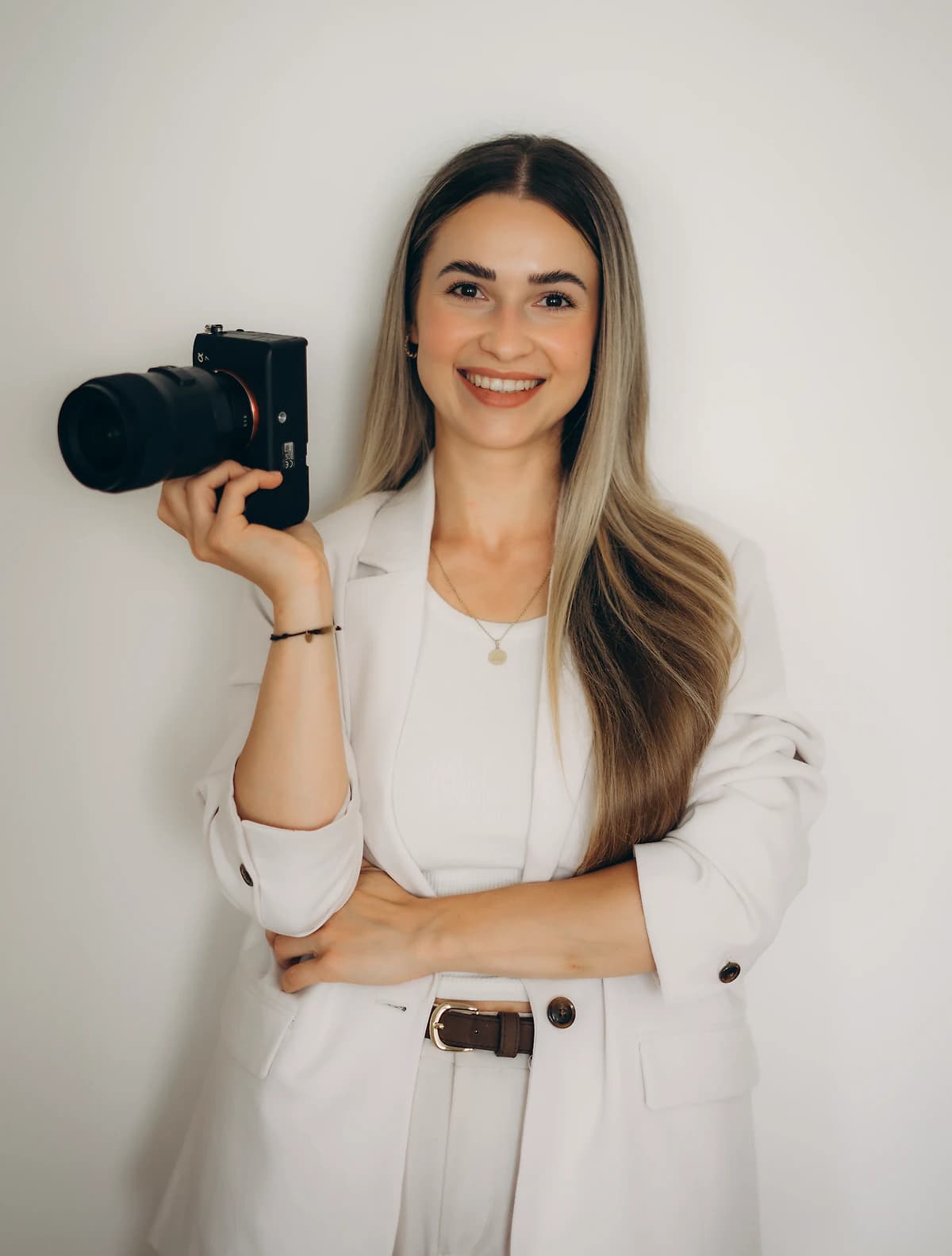 Henrieta Hyžová s fotoaparátom v ruke